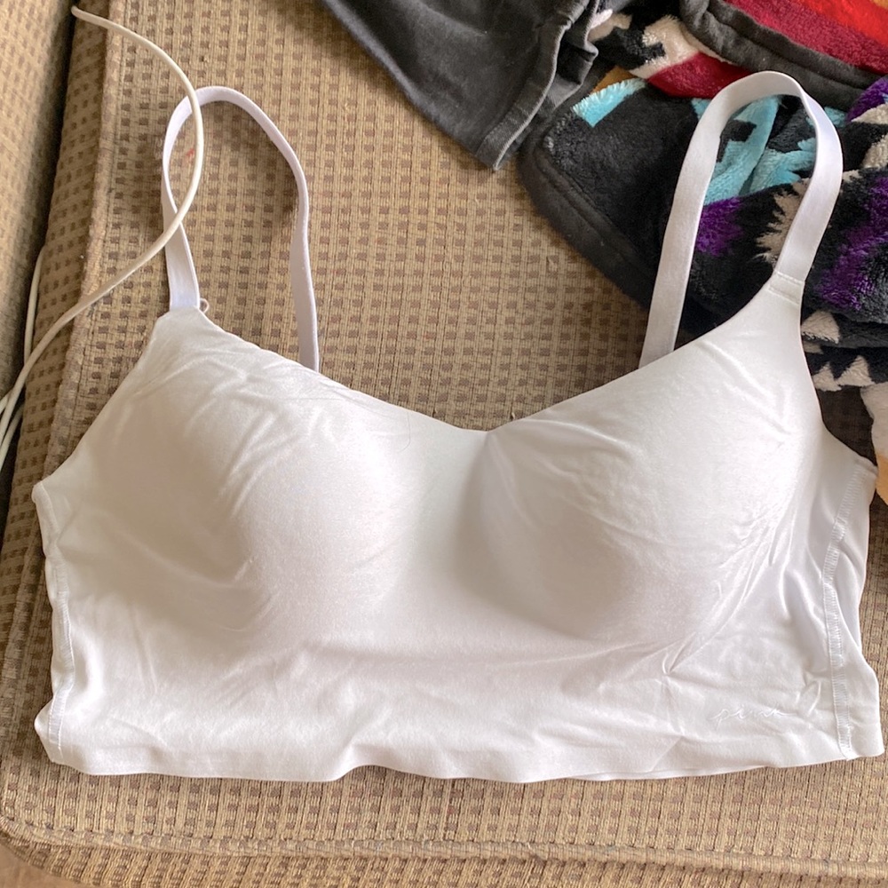 PINK wireless lightly lined lounge bra